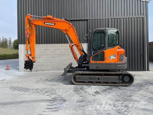 Doosan 85 Väikeekskavaatorid 7t-12t