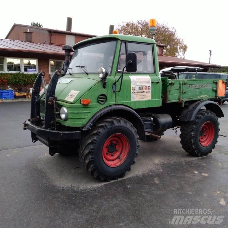 Mercedes-Benz U421 Traktorid