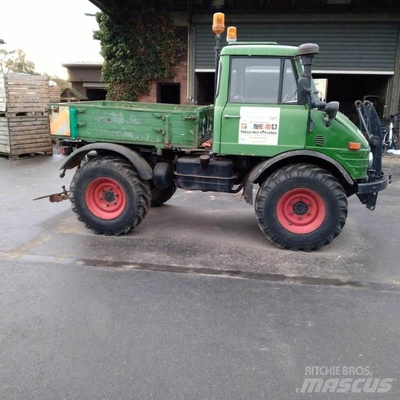 Mercedes-Benz U421 Traktorid