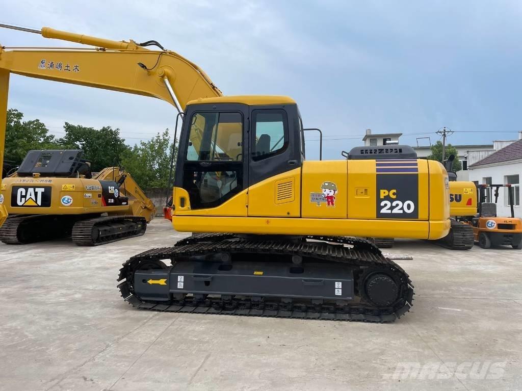 Komatsu PC 220-7 Roomikekskavaatorid