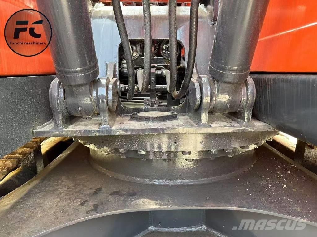 Doosan DX 140 LC Roomikekskavaatorid