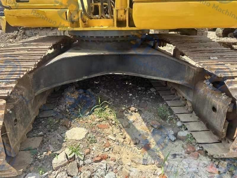 Komatsu PC220-7 Roomikekskavaatorid