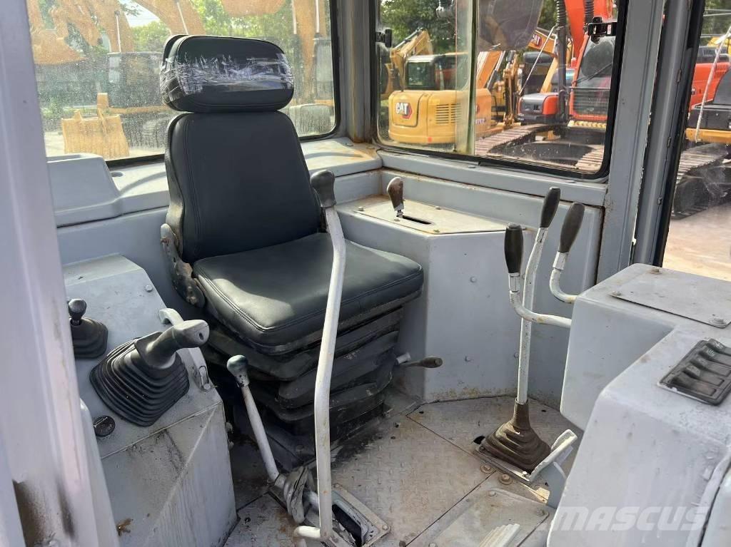 CAT D 6 G LGP II Buldooserid