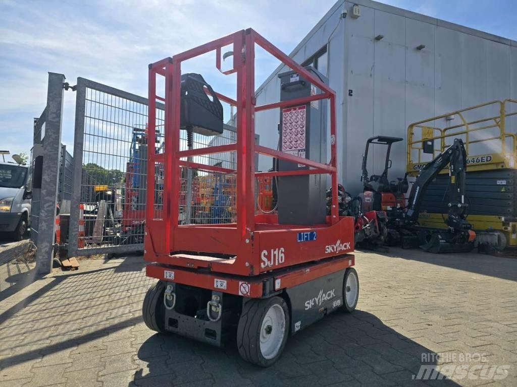 SkyJack SJ 16 Vertikaalsed mast tõstukid