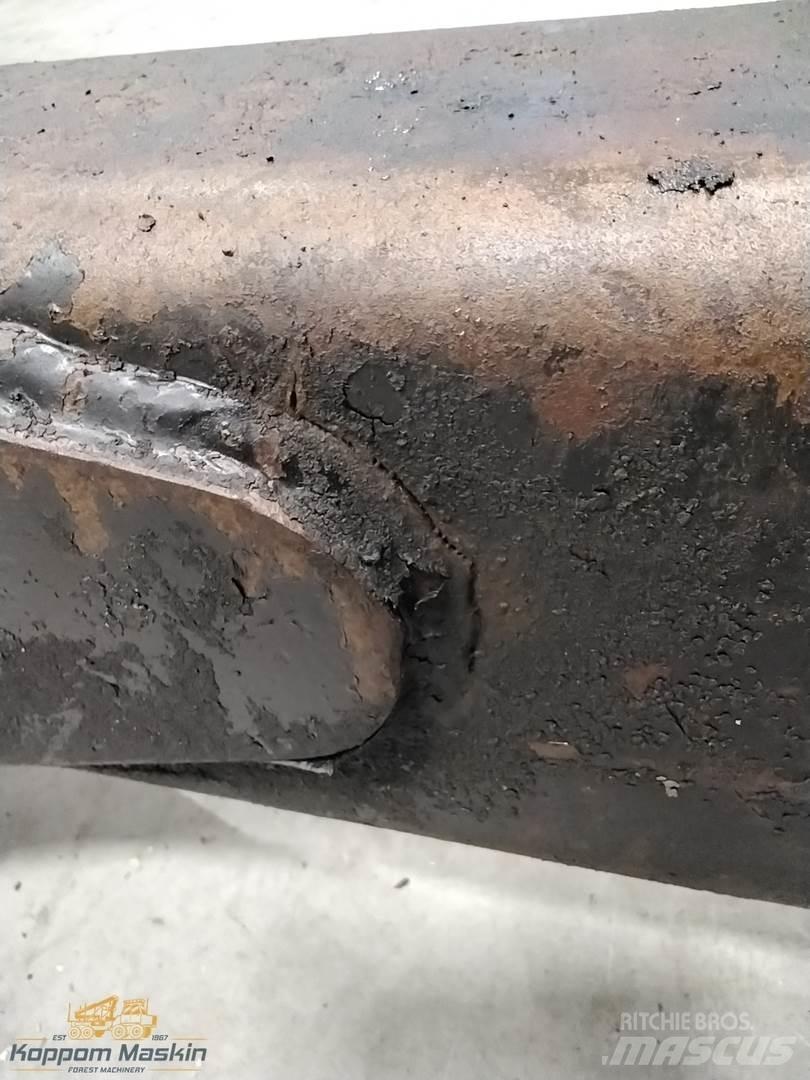 FMG 374 Forvarderi kraanad