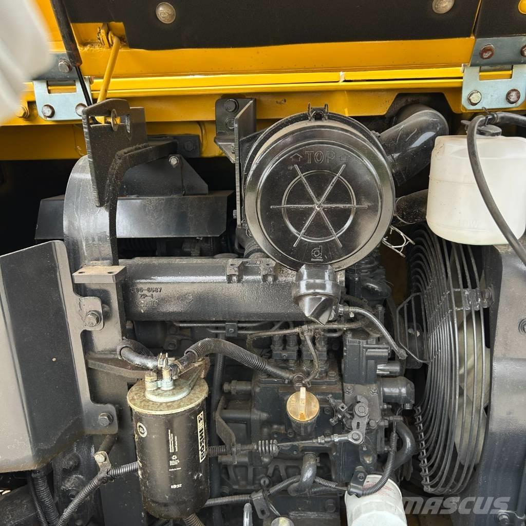 Komatsu 56-7 Roomikekskavaatorid