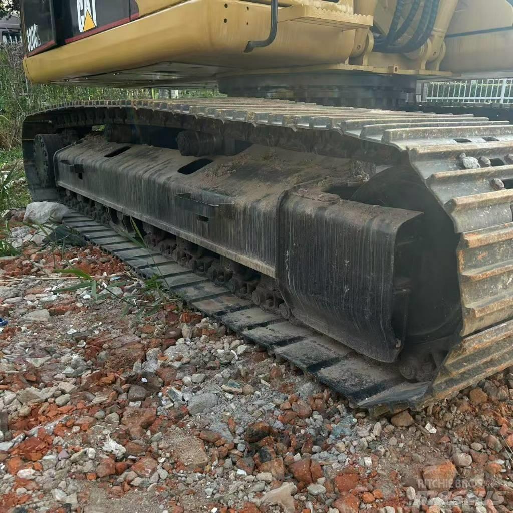 CAT 320 C Roomikekskavaatorid