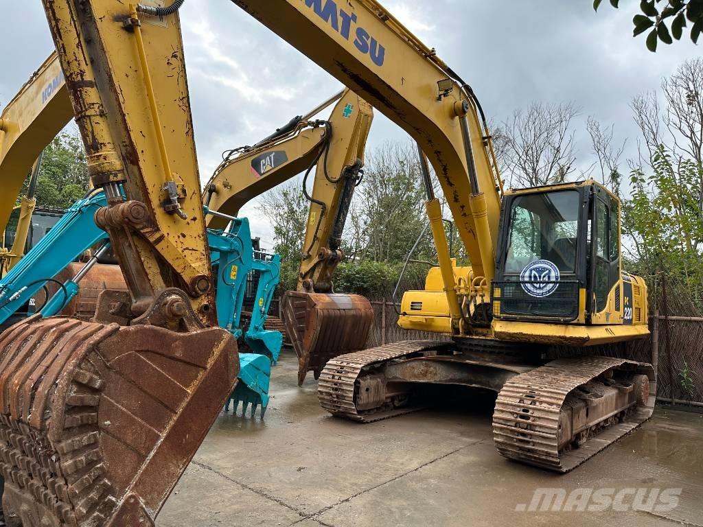 Komatsu PC 220-8 Roomikekskavaatorid