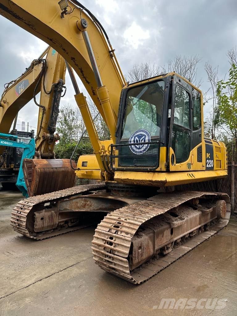 Komatsu PC 220-8 Roomikekskavaatorid