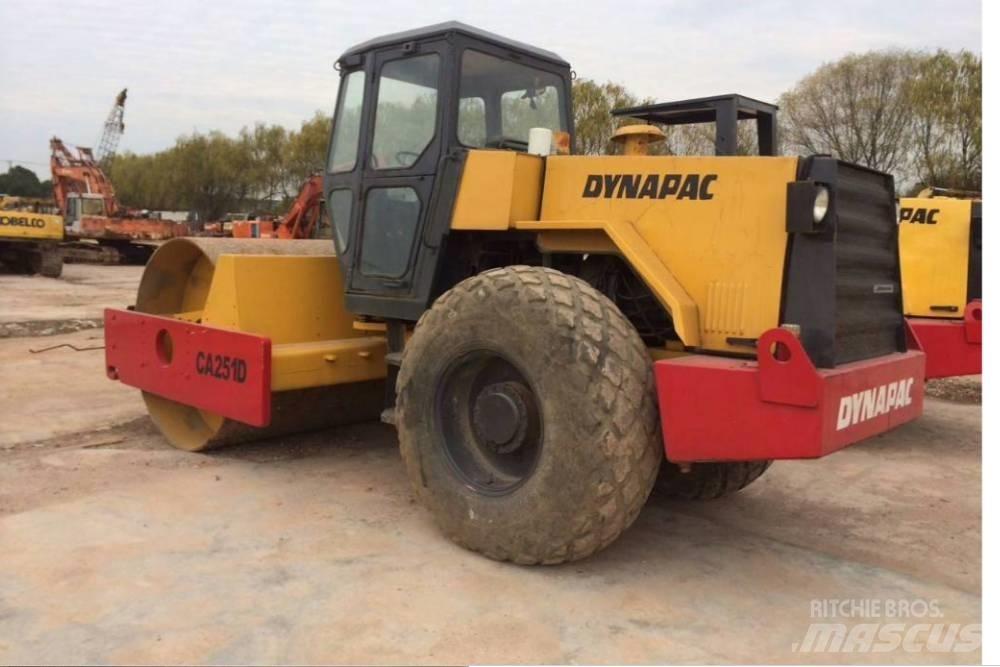 Dynapac CA 251 D Ühe trumliga rullid