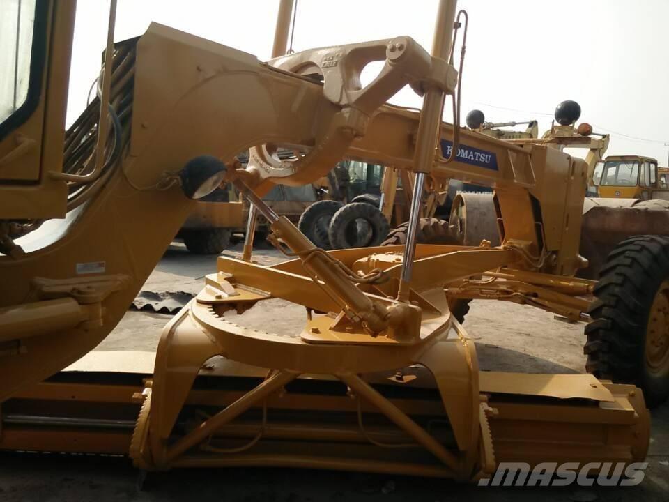Komatsu GD 623 Greiderid
