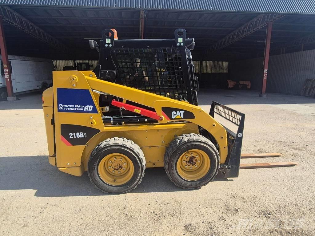 CAT 216B Kompaktlaadurid
