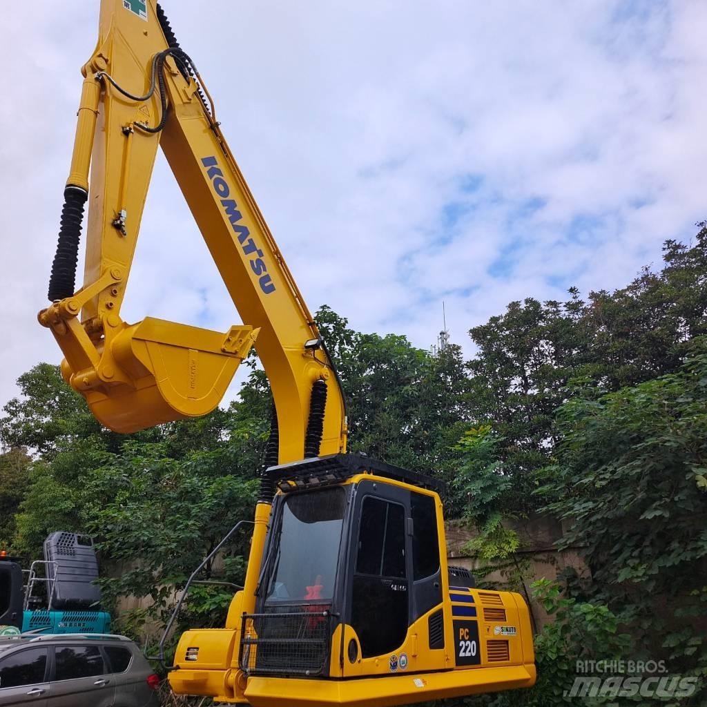 Komatsu PC 220-7 Roomikekskavaatorid