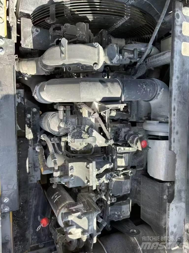 Komatsu 450LC-8 Roomikekskavaatorid