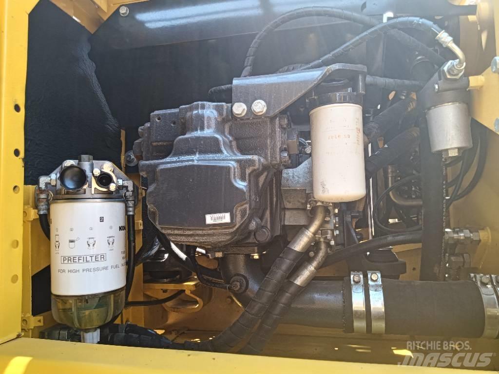 Komatsu PC 220-8 Roomikekskavaatorid