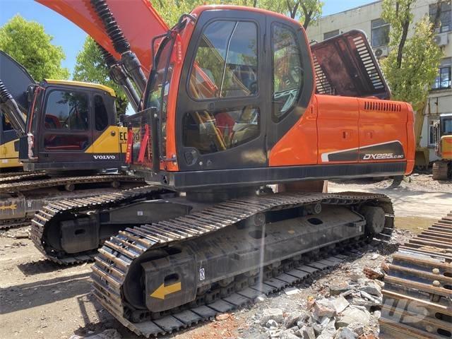 Doosan DX 225 LC Roomikekskavaatorid