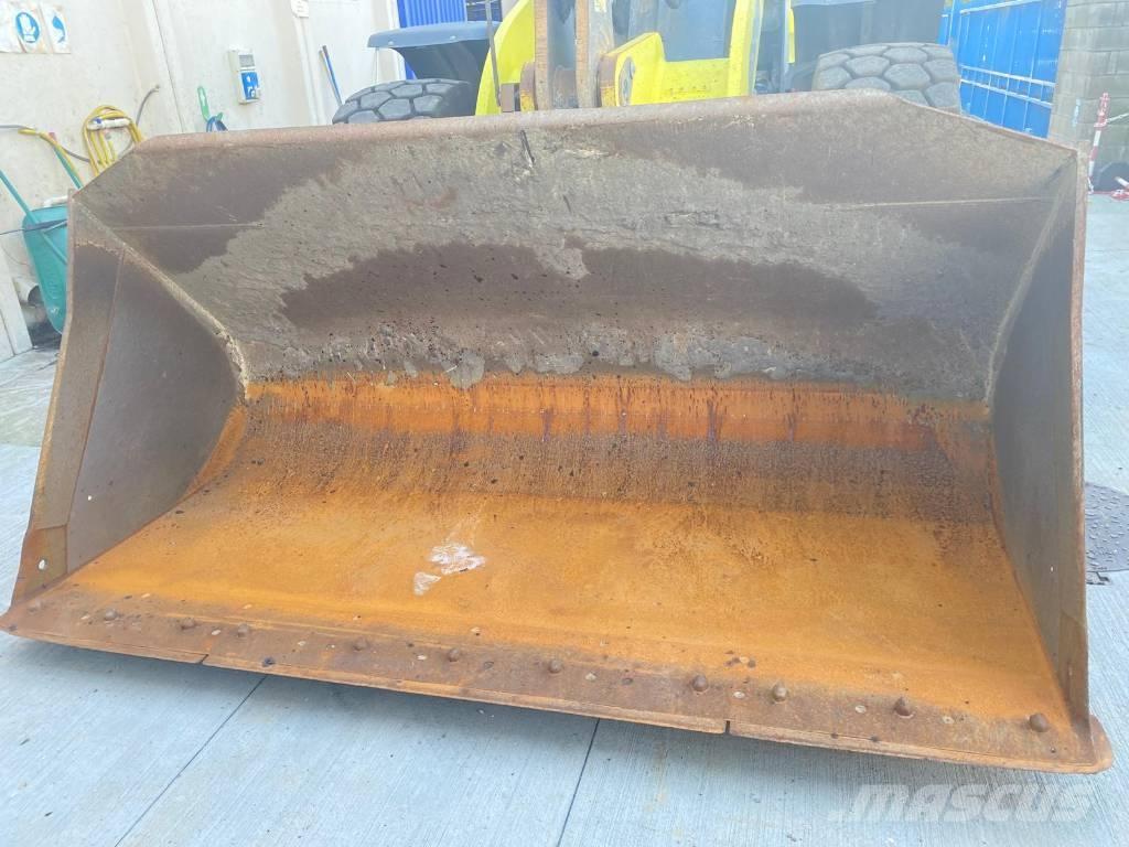 CASE 821G Rataslaadurid