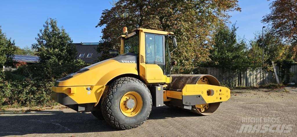 Volvo SD 135 B Ühe trumliga rullid