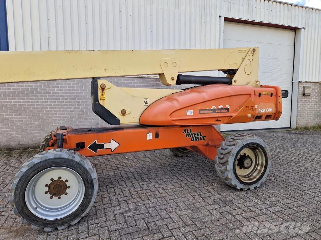 JLG E600 Iseliikuvad poomtõstukid