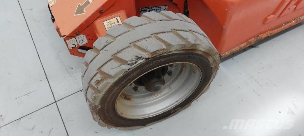 JLG E 450 AJ Iseliikuvad poomtõstukid