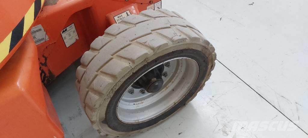 JLG E 450 AJ Iseliikuvad poomtõstukid