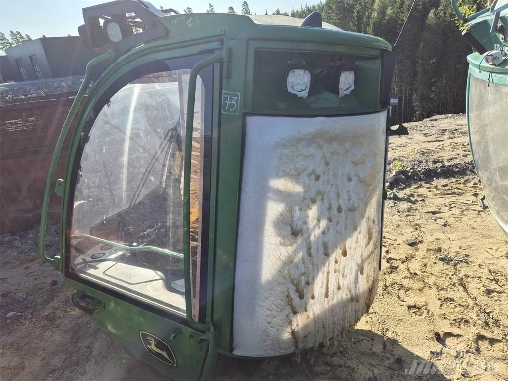 John Deere 1270G Kabiinid