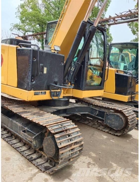 CAT 310 Roomikekskavaatorid