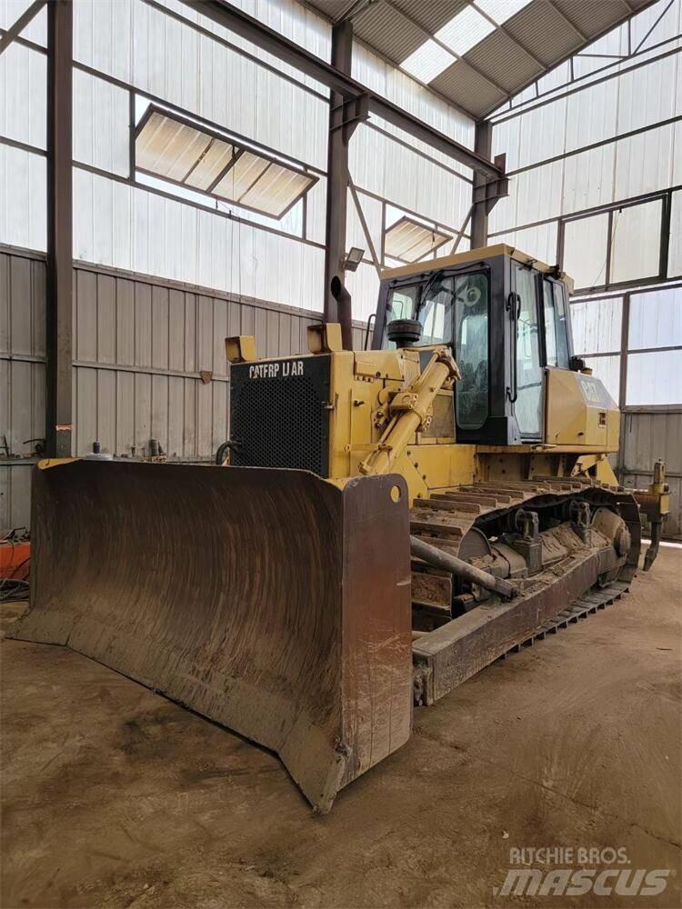 CAT D7G2 Buldooserid