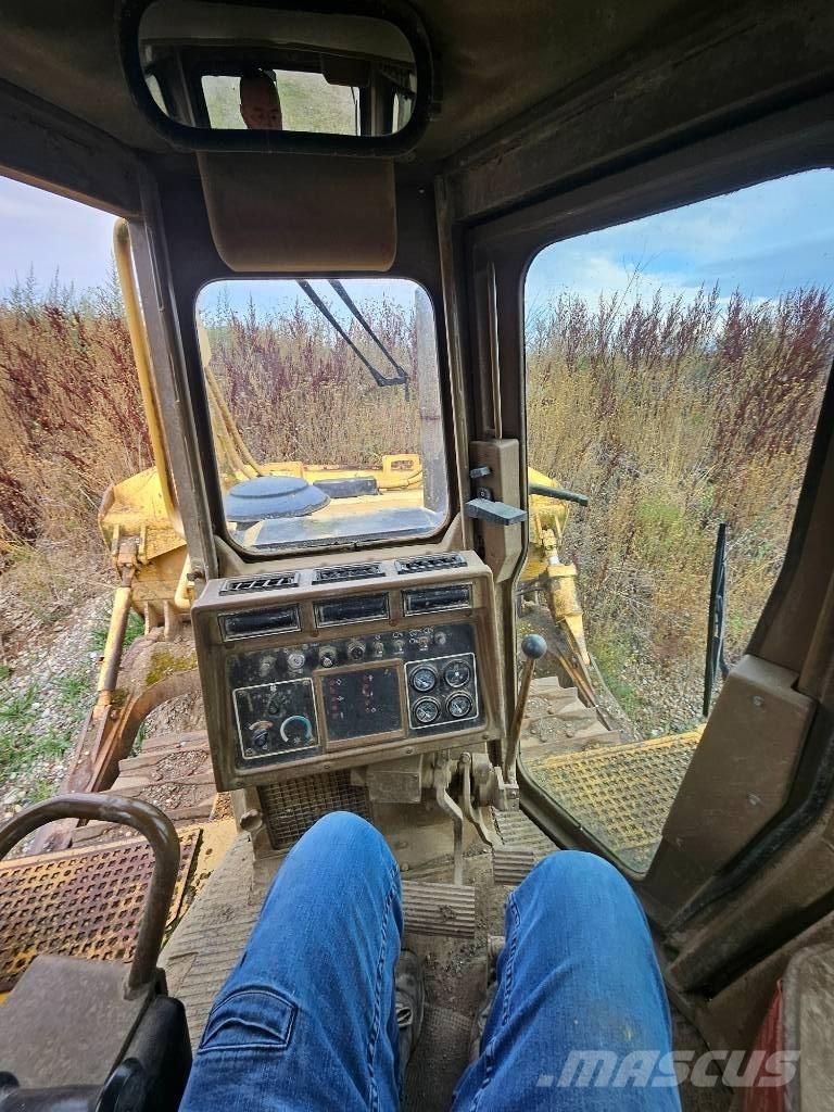 CAT D6h Buldooserid