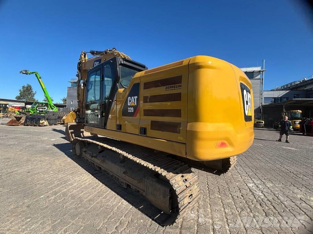 CAT 320 Roomikekskavaatorid