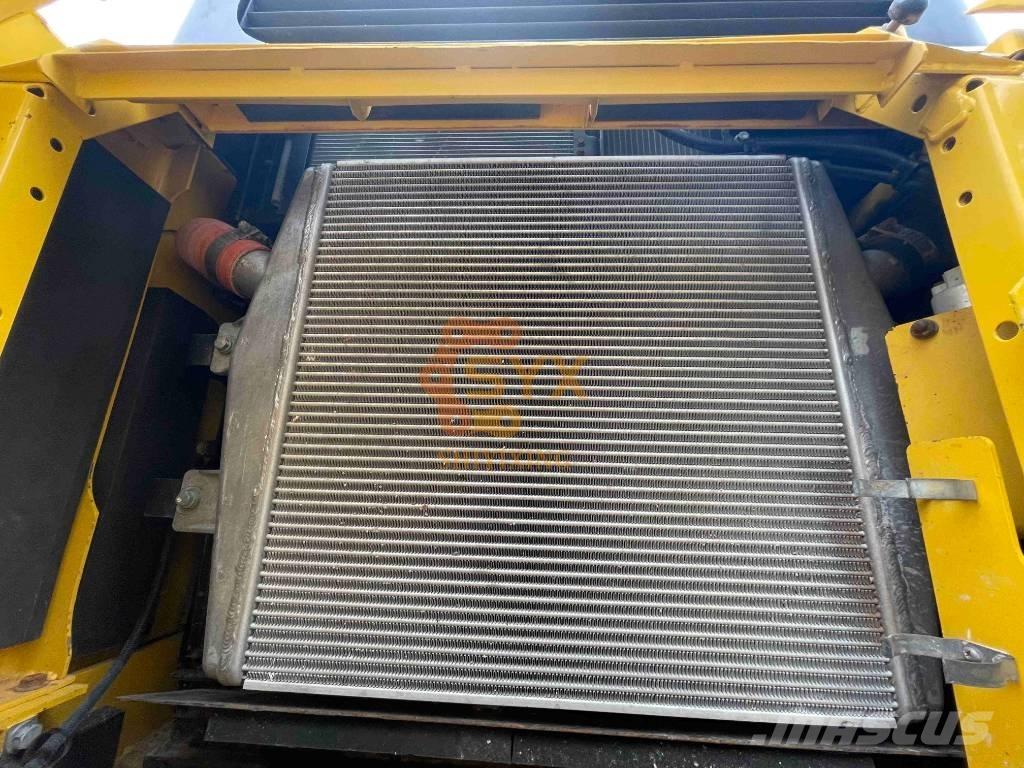 Komatsu PC 450-8 Roomikekskavaatorid