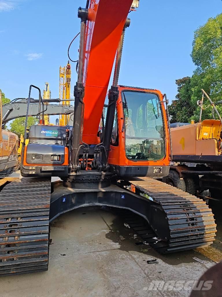 Doosan DX225LC-9C Roomikekskavaatorid