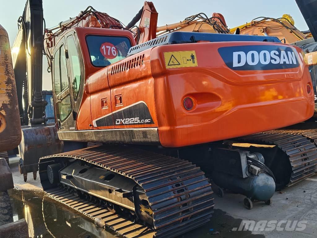 Doosan DX225LC-9C Roomikekskavaatorid
