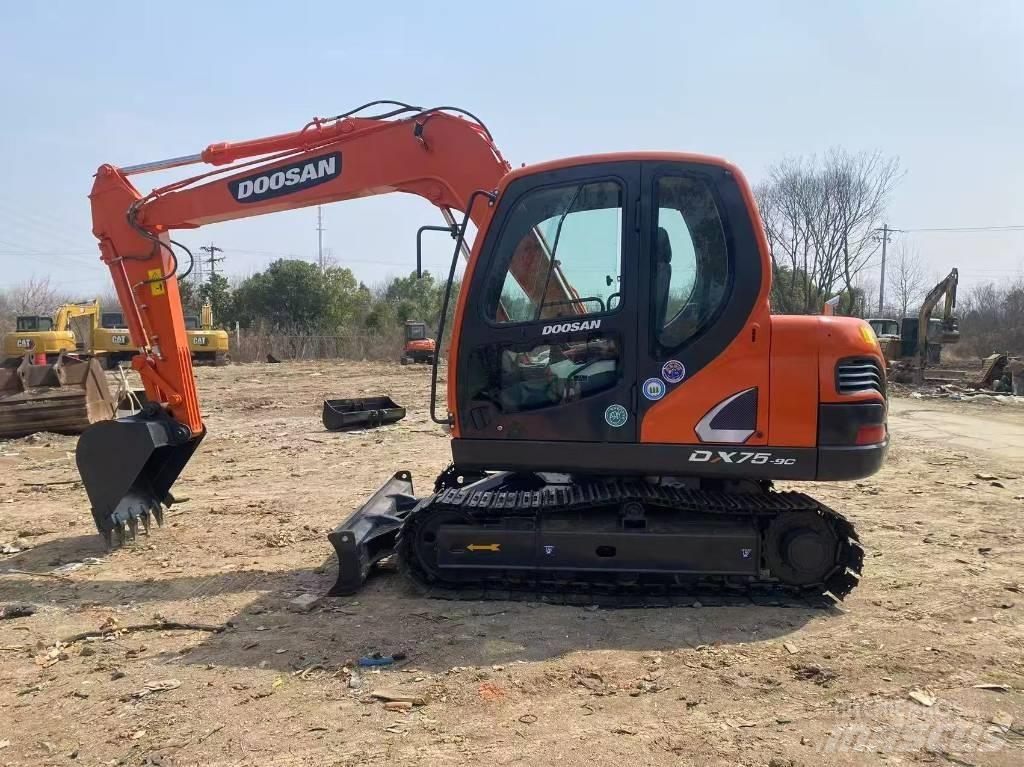 Doosan DX 75-9 C Väikeekskavaatorid 7t-12t