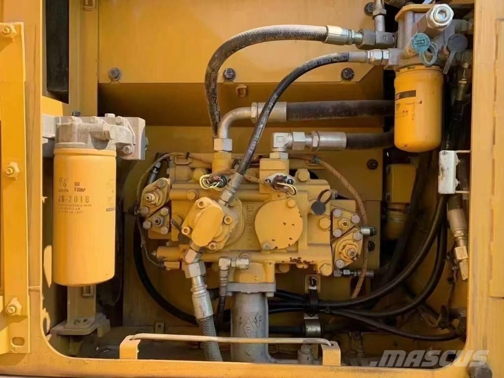 CAT CAT318D Roomikekskavaatorid