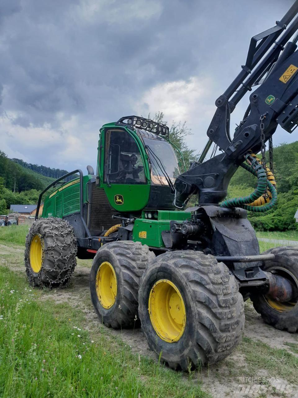 John Deere 1270 G Harvesterid