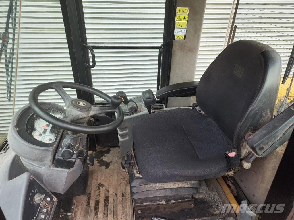CAT 930G Rataslaadurid