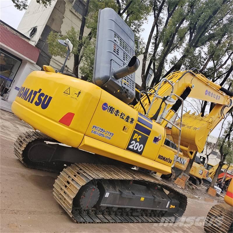 Komatsu PC 200-8 Roomikekskavaatorid