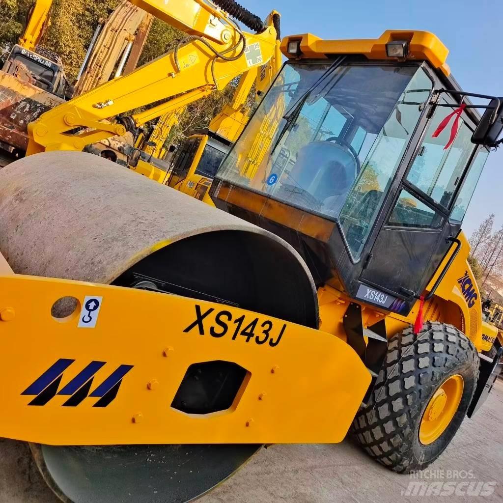 XCMG XS 142 J Ühe trumliga rullid