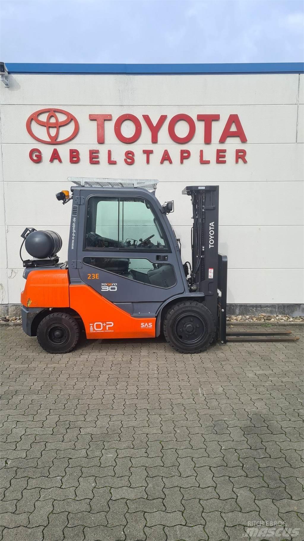 Toyota 02-8FGF30 Gaasitõstukid