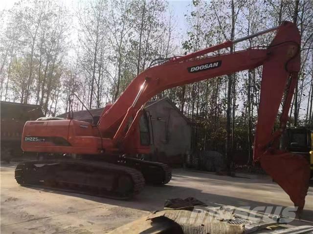 Doosan DH225LC-7 Roomikekskavaatorid
