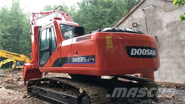 Doosan DH225LC-7 Roomikekskavaatorid