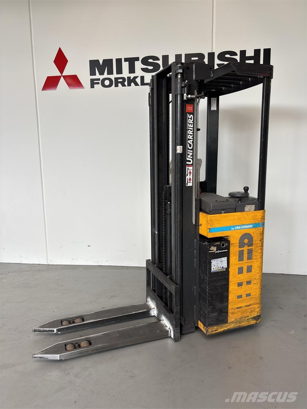 Atlet A160 Platvormiga virnastajad