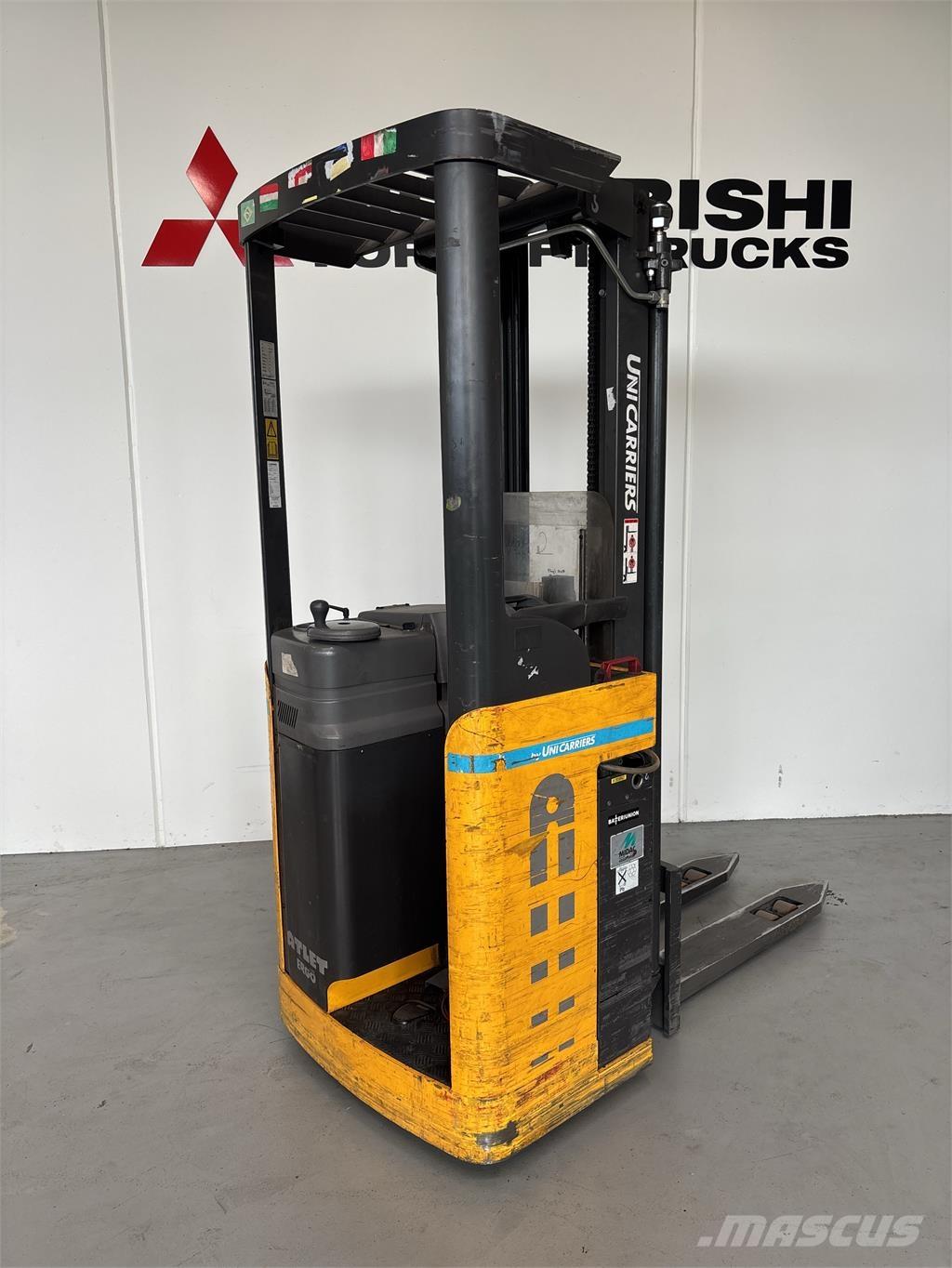 Atlet A160 Platvormiga virnastajad