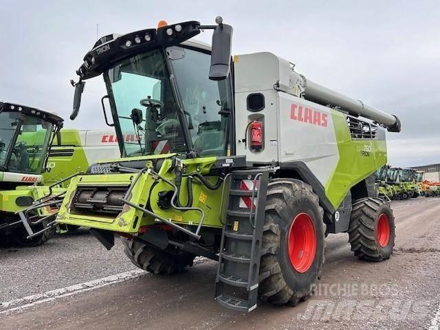 CLAAS TRION 750 Teraviljakombainid