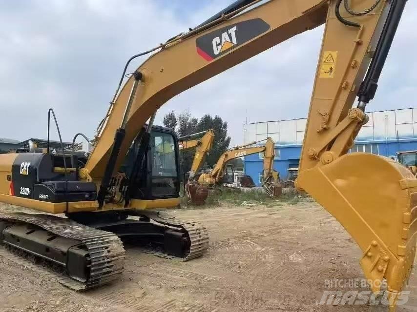 CAT 320 D2 Roomikekskavaatorid