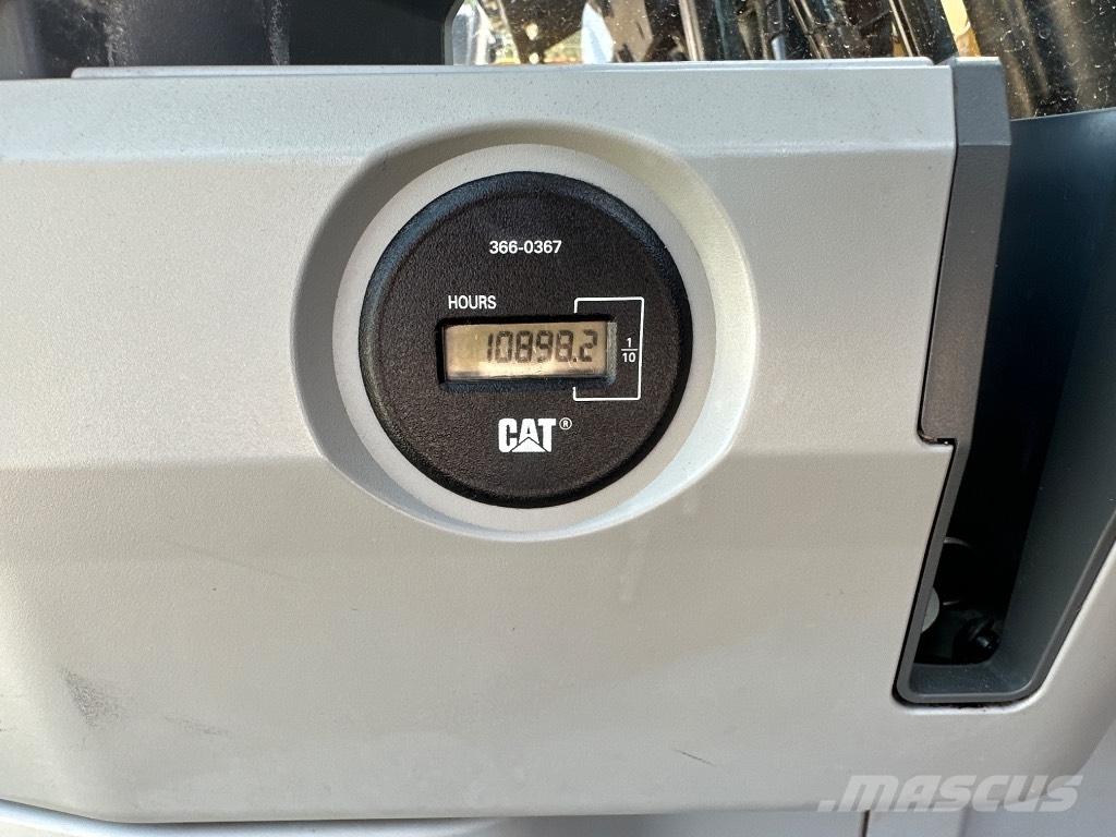 CAT 320FL Roomikekskavaatorid