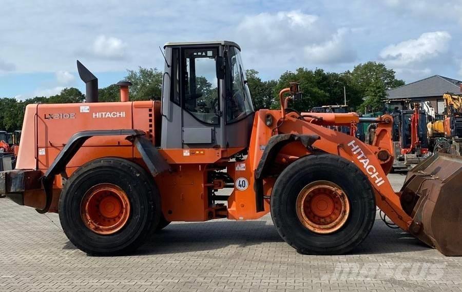 Hitachi LX 210 E Rataslaadurid