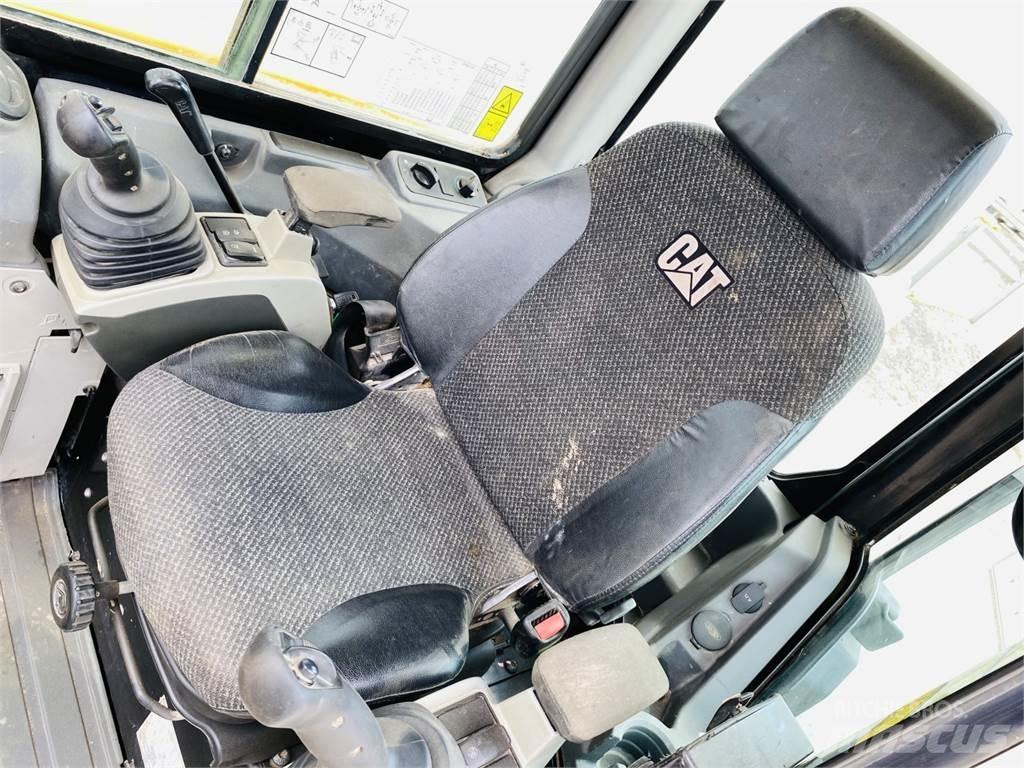 CAT 305E2 Väikeekskavaatorid 7t-12t