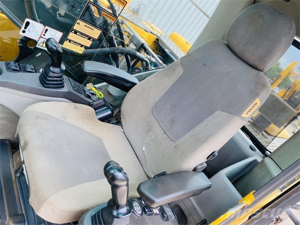 Volvo EC210CL Roomikekskavaatorid